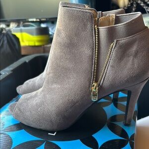 Elegant Gray Suede Ankle Boots